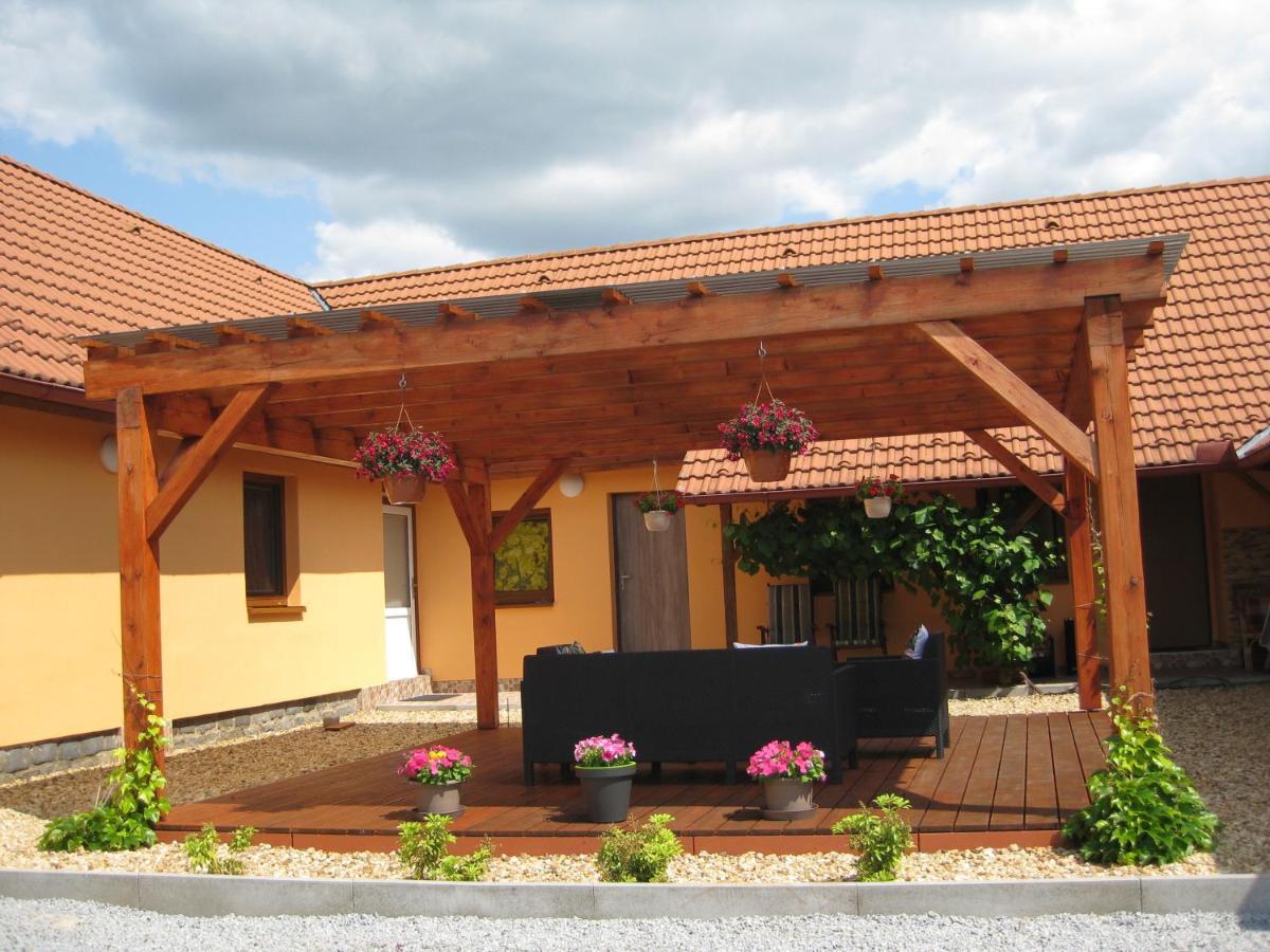 Apartmány včelka Hranice u Novych Hradu Esterno foto